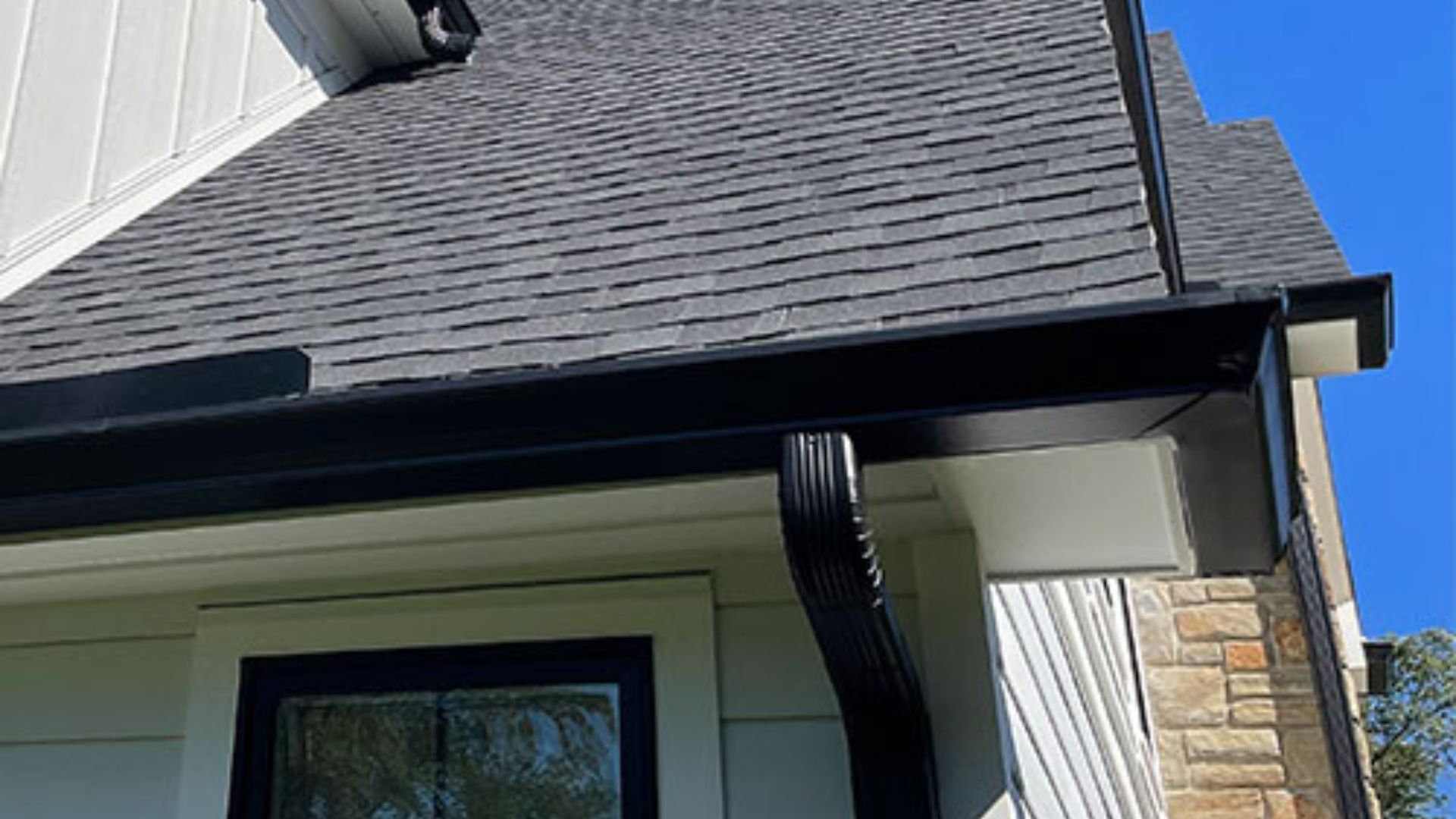 Seamless gutters have gained significant popularity in recent years due to their superior functionality and aesthetic appeal.